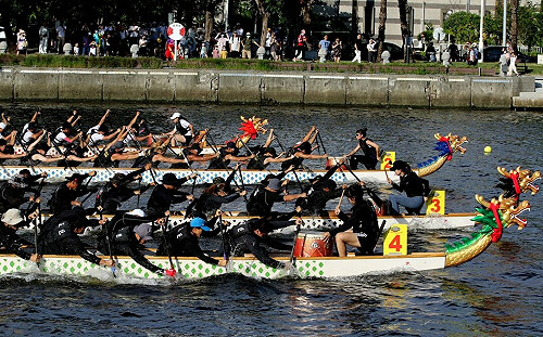 高雄端午龍舟賽  競技大龍公開混合組巴拉雅拜奪最高30萬元獎金