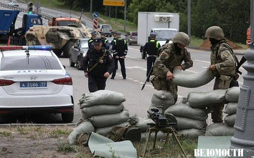 快訊》瓦格納部隊｢4小時內殺到莫斯科!｣ 俄軍急挖戰壕、建機槍陣地