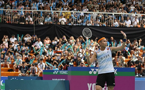 戴資穎奪冠送球拍  吸引球迷瘋搶