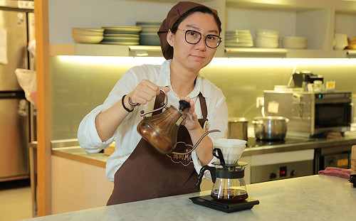 從小幫手蛻變為儲備店長 中市勞工局助思覺失調患者重回職場