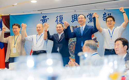 侯友宜同台韓國瑜 藍營人士：強調與中華民國、國民黨是密不可分的