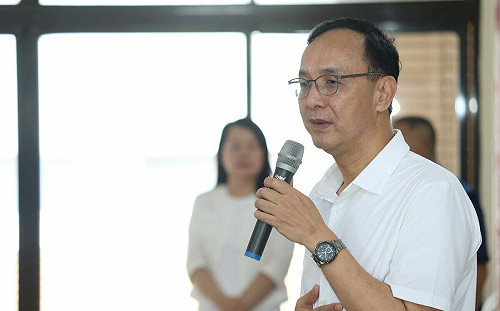 侯屈居第三  趙少康批朱立倫「躲在背後」 朱解釋：「我不能敲鑼打鼓」