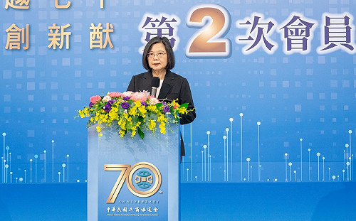 綠能發展難達標？蔡英文：初期學習曲線上軌道後 會追上速度