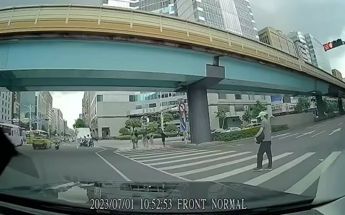 行人過斑馬線長停25秒掀爭議 「行人專用時相」獲網友力推籲廣設