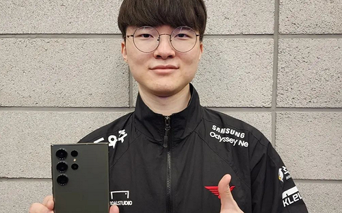 「最強中路」右手腕受傷休息中！Faker笑：現在可以靈活使用左手刷牙了