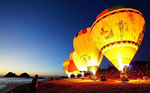 三仙台光雕音樂會登場！6000名遊客湧入迎曙光美景