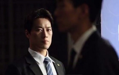 這是劇照嗎？韓國總統貼身保鑣帥到爆表！