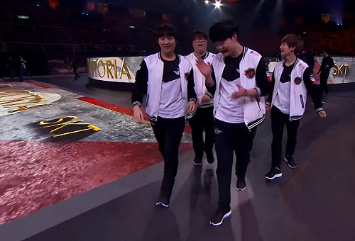 《英雄聯盟》SKT的精彩逆襲  兩波會戰逆轉閃電狼