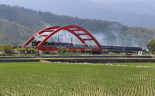 上山下海鐵道之旅 搭蒸氣火車遊寶島
