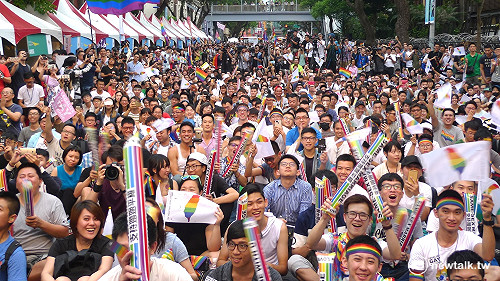 禁同婚違憲》「我們可以結婚了！」 青島東歡呼聲與啜泣聲並起