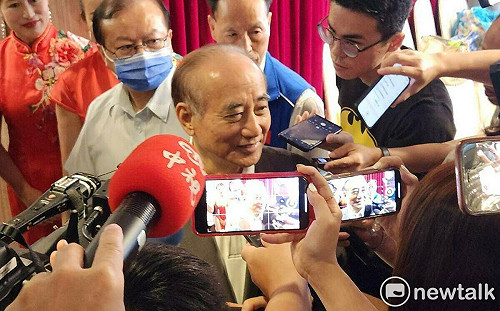 郭侯相會互動冷 王金平：精誠所至、金石為開