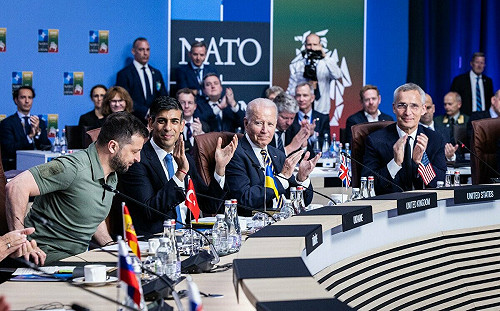 北約峰會落幕！記者問澤連斯基烏何時加入北約？拜登搶著這樣回答.....