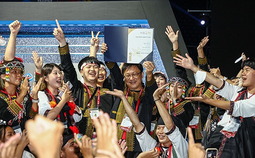 高市寶來國中與尼布恩合唱團 勇奪第12屆世界合唱大賽雙金