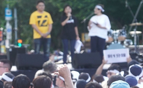 716上台藍、綠、白都罵 王婉諭嗆柯「自以為皇帝」被慘噓