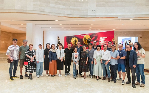 高美館《輕盈的歷程：悍圖25年》開展 迸發生猛創作能量