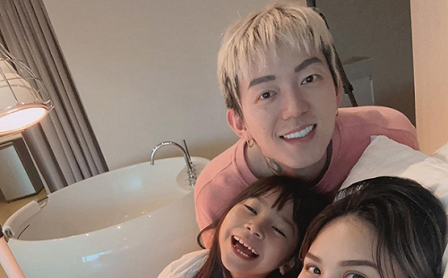 蕾菈生兒子痛到扶床尖叫！過程曝光網淚目：超勇敢