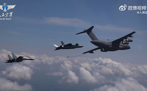 長春航展》「三機同框」空中加油通場 殲-20、運油-20秀硬實力