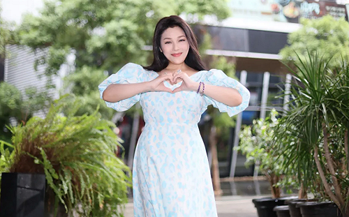 「話題女王」結婚了！嚴淑明曝老公身份甜喊：現在很幸福