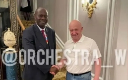 他還活蹦亂跳的! 叛亂後首度公開露臉 普裡戈津現身俄非經濟論壇