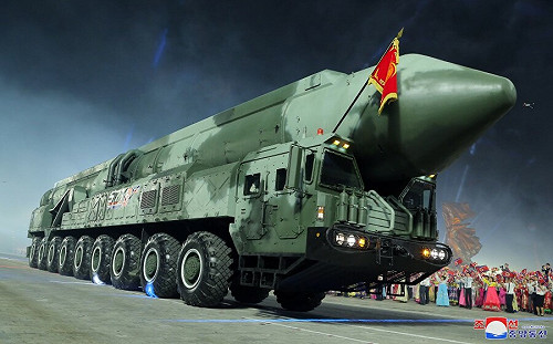 北韓勝利日閱兵！朝中俄併肩檢視直攻美本土洲際飛彈 「反美集團」成形？