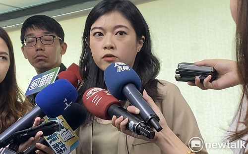 網站標語Vote white惹議 民眾黨坦言：確實易造成誤會 已先下架 