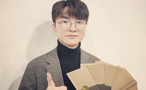 「最強中路」Faker手傷無限期停賽！ T1教練曝回歸時間