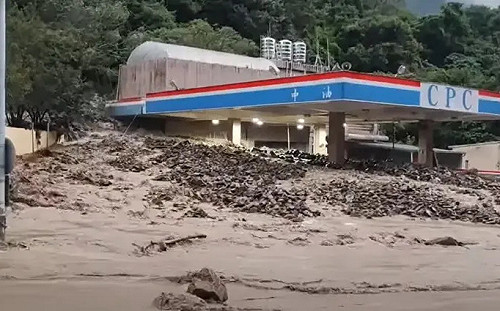 南投仁愛南豐村遍布土石阻路 許淑華盼中央支援