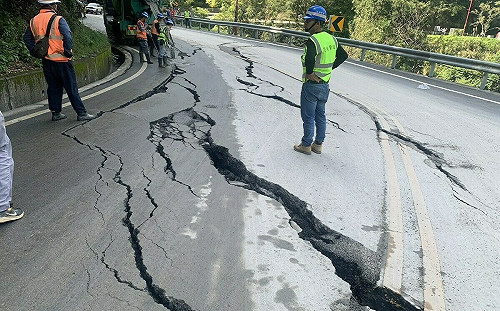 豪雨再釀災！台14線忠勇橋段路基掏空下陷  埔里至霧社禁止通行