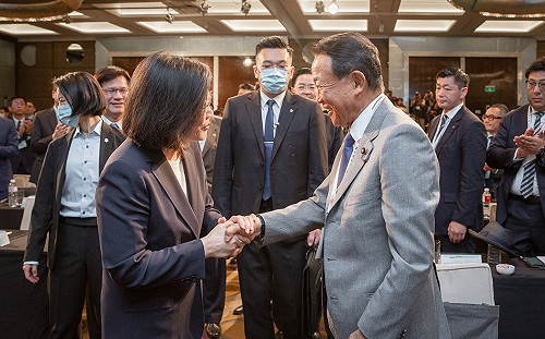 麻生太郎訪台提備戰論  知情人士曝：能成「嚇阻力」降低台海戰爭風險　