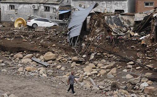 (影) 說要用河北做北京「護城河」的書記涿州視察 民眾怒嗆：「水大的時候不來？」