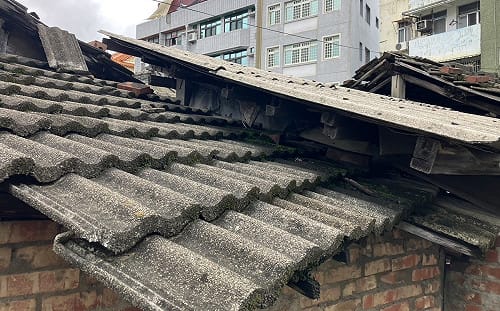 「石綿瓦纖維」吸入危害人體！環保署：提供補助免費拆除