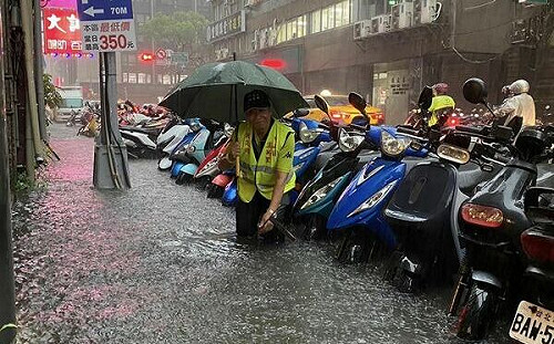 台北大雨淹水釀災 議員籲北市府別只會交報告敷衍：民眾災損跟誰求償？