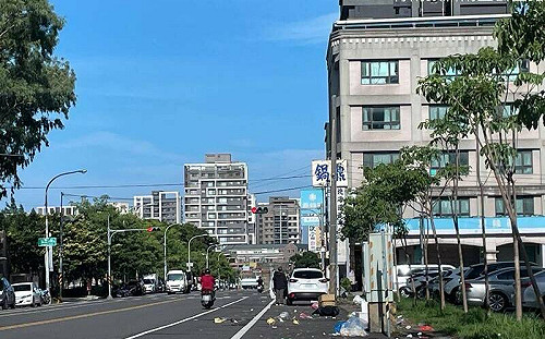 ｢這樣還想選總統？｣郭台銘苗栗造勢留滿地垃圾 清潔隊員直呼太誇張