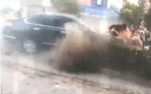 誰都不准動我家！ 剛翻新完祖宅突遭強拆 江蘇男怒撞拆遷隊釀2死8傷