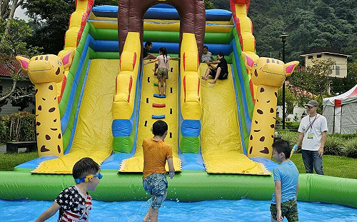 谷關親子Fun水音樂派對  大甲溪畔打造大型兒童水上樂園