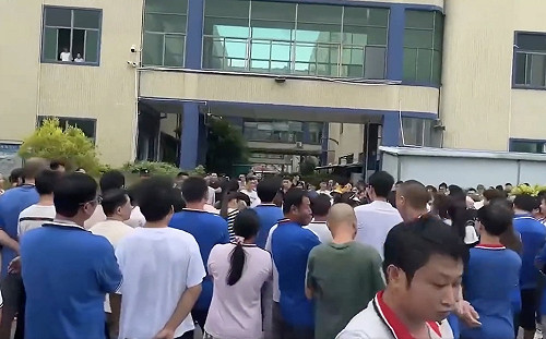 （影）要遷廠當天才通知員工強制配合 東莞員工不滿集結廠區罷工