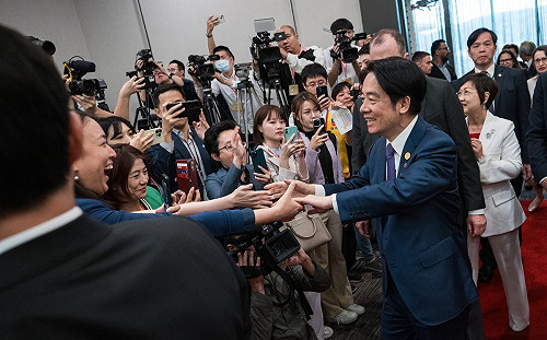 謝志偉妙問：為何喊下嫁民進黨？因要找信賴暖男