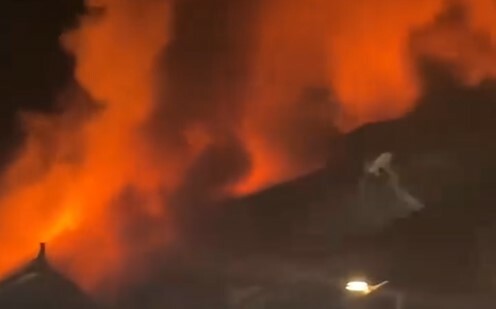 (影) 貴州黎平一客棧凌晨大火 9人遇難2人傷 有人爬到房頂等救援