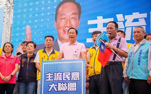 柯侯兩個齒輪相互牽制 郭台銘：對不起台灣人民、也把我當敵人