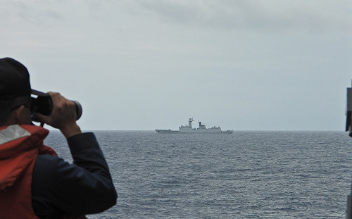 (影)中共環台軍演擾台！我國海軍田單艦監控中共徐州艦畫面曝