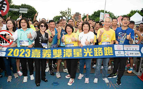 嘉義雙潭星光路跑 5000多人最美天際線跑出健康