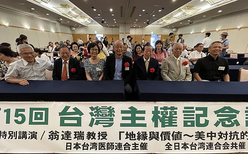 批共軍擾台 謝長廷與「翁達瑞」指應跟著文明走