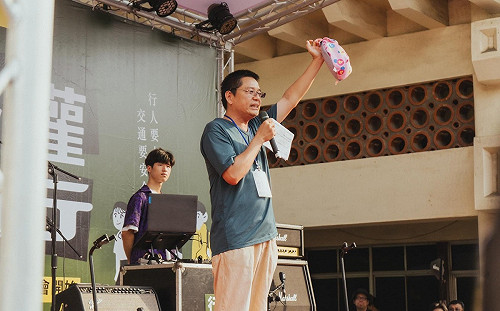 余爸爸被側翼酸民攻擊 王婉諭：如果有選擇沒人願意這樣站到大眾前