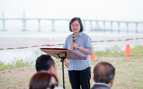 蔡英文：金門大橋完工經驗 盼對離岸風電有很大幫助 