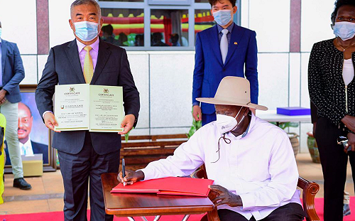 拒絕二手衣！烏干達總統：都是「死人的」…