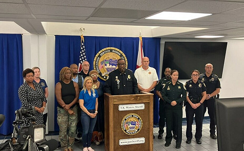 白人槍手掃射佛州商店奪3命 警長：出於種族仇恨