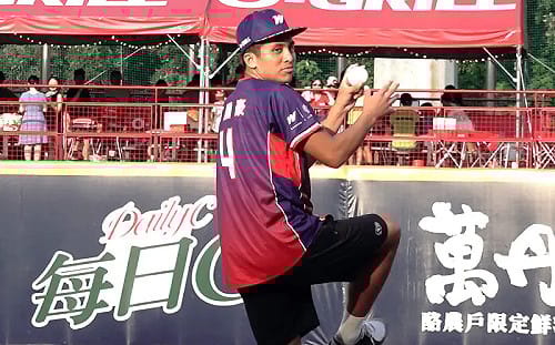 高國豪玩笑喊飆160火球　還請纓擔任外野手