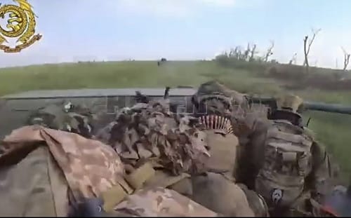 (影) 國際志願軍vs俄軍! 戰場殘酷影片曝光 近距離戰鬥 手榴彈成利器