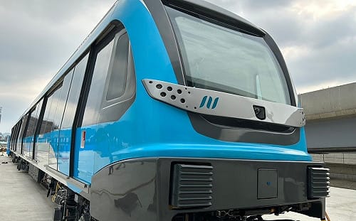 捷運三鶯線首列車亮相 力拚2025通車