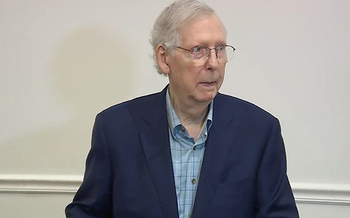 他又僵住了 這次長達30秒! 麥康諾第二度公開恍神 堅持無恙拒下台